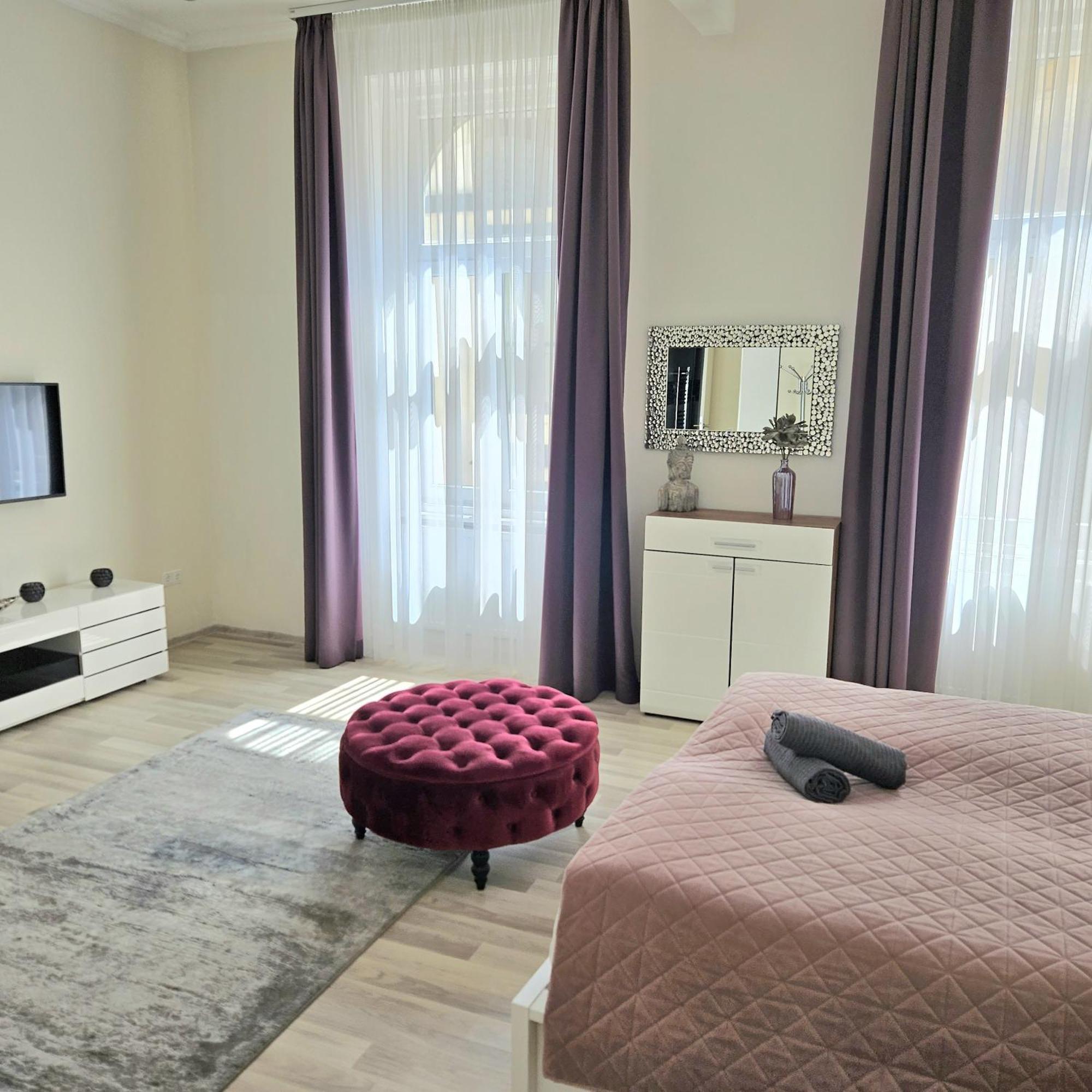 Designer Downtown Gem Apartment Budapest Exterior photo