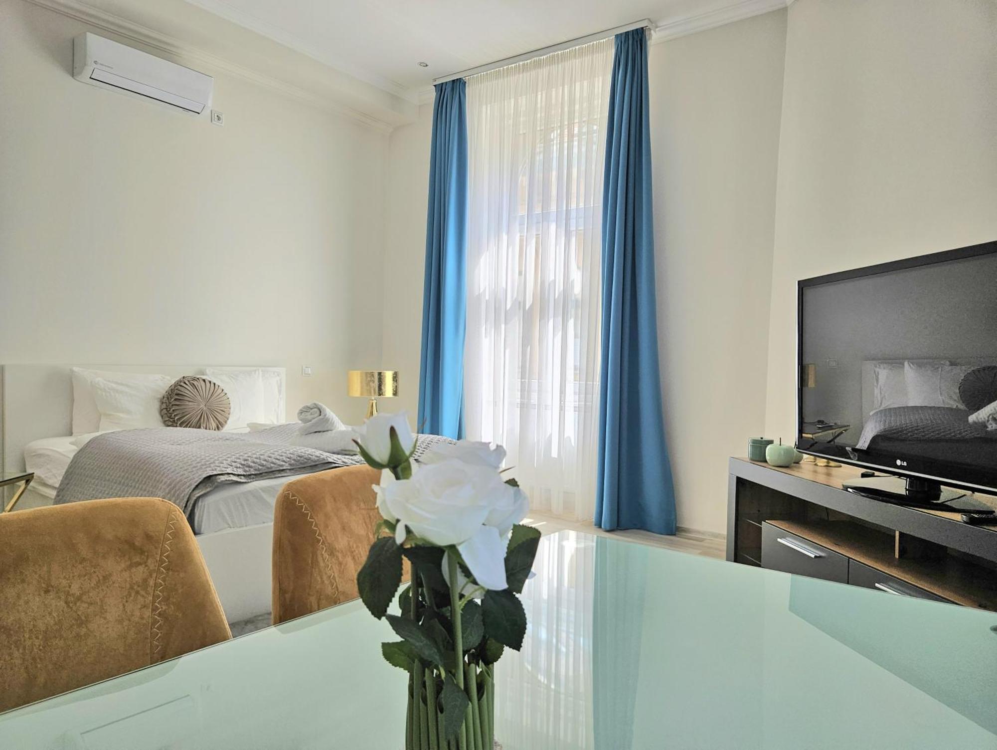 Designer Downtown Gem Apartment Budapest Exterior photo